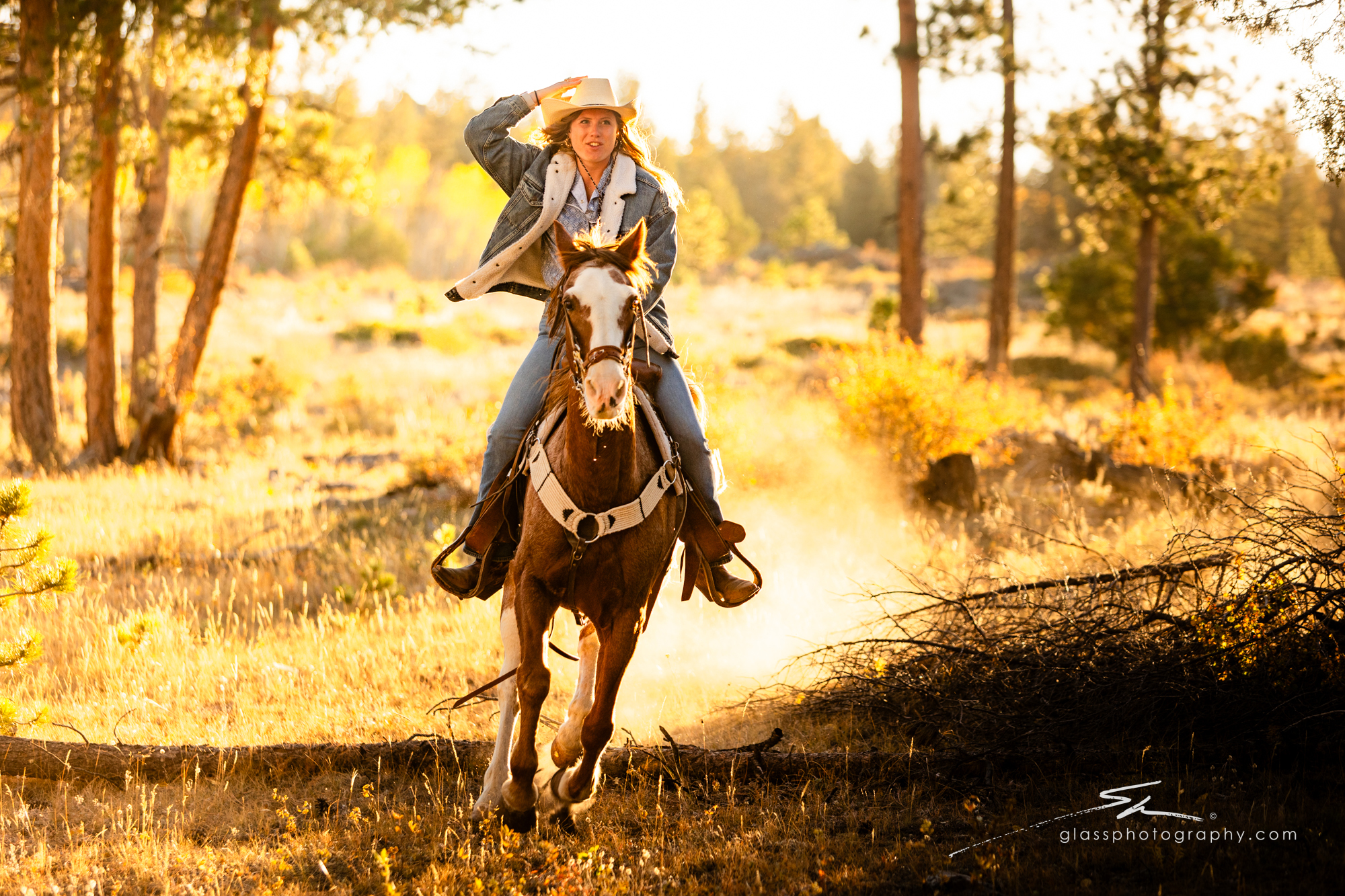 sundance-trail-guest-ranch-fall-trail-ride-gallop